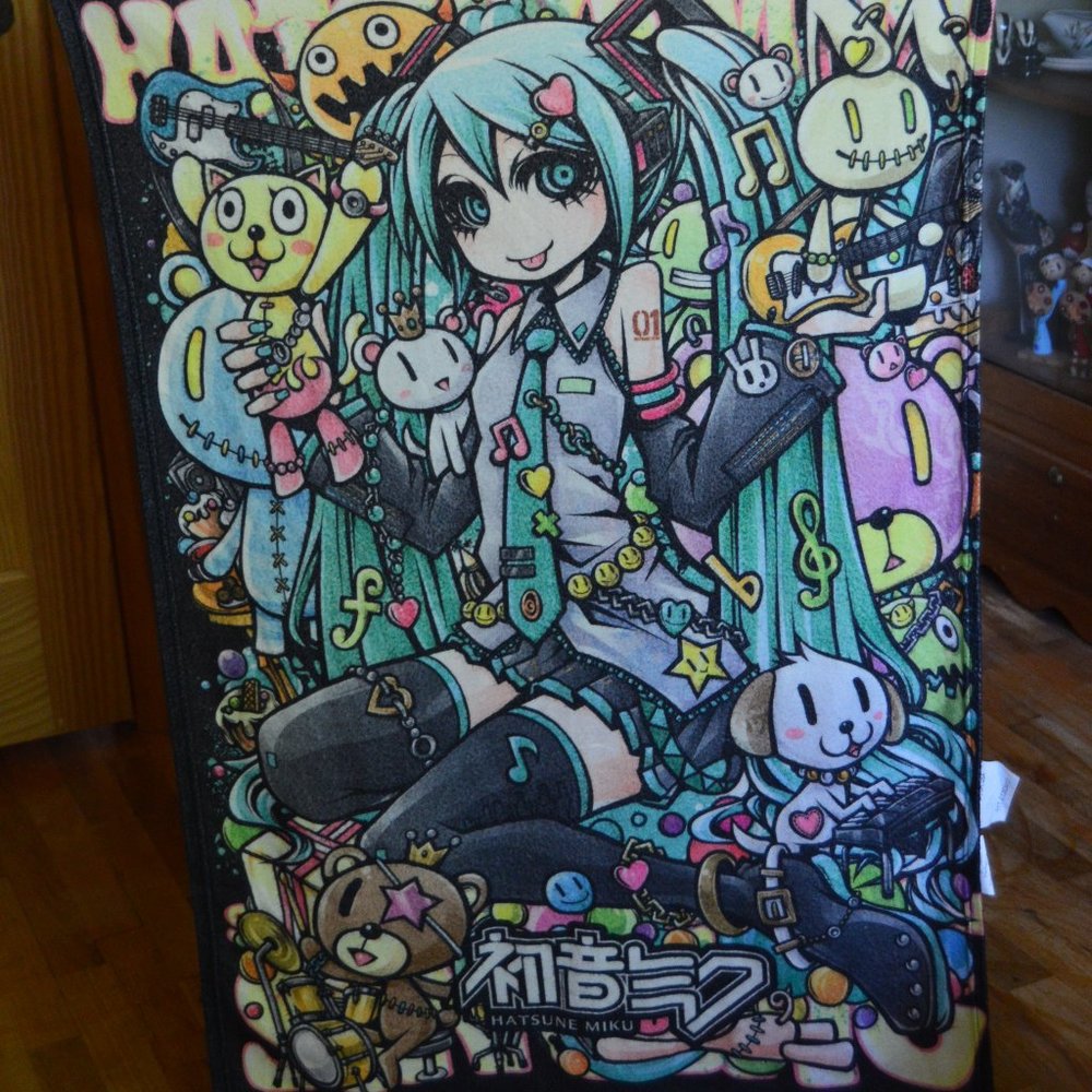 Hatsune Miku Travel Blanket